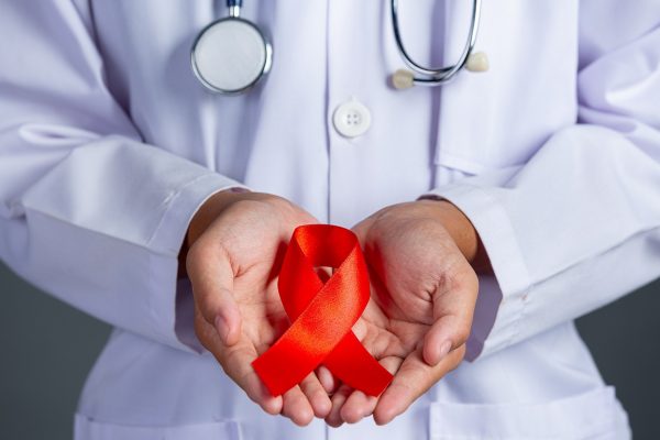 Dezembro Vermelho - HIV e AIDS: entenda tudo sobre o assunto 